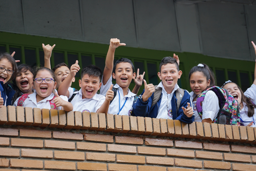 Niños alegres Niños alegres