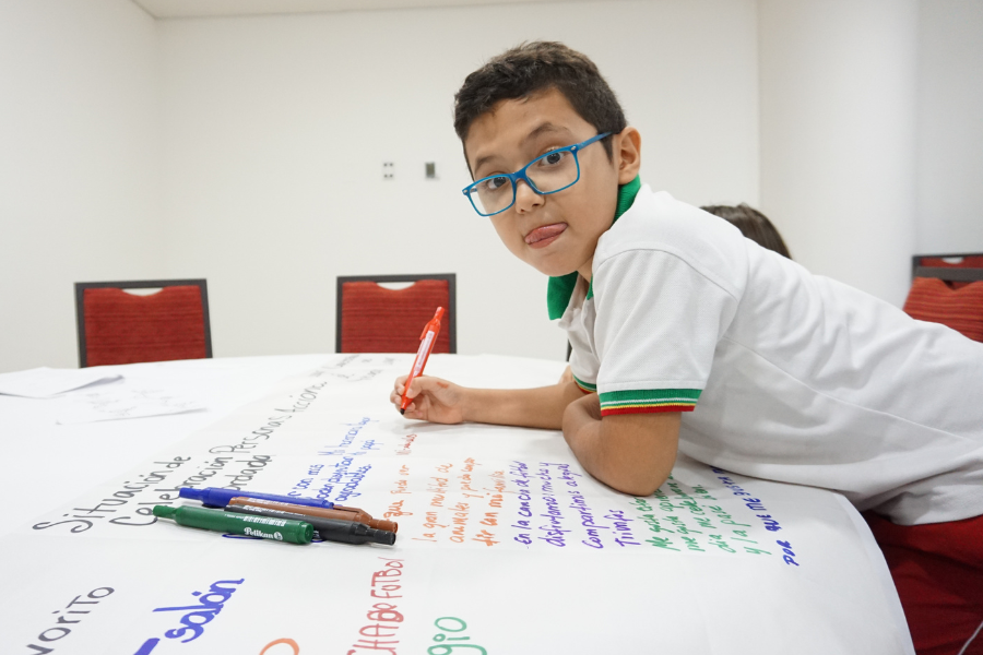 Niño estudiante Niño estudiante